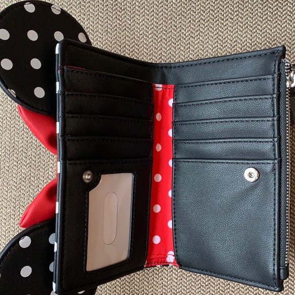 Loungefly x Minnie Mouse Polka Dot Wallet - Picture 8 of 16